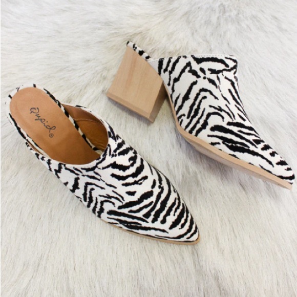 Twilight Safari Zebra Pointed Toe Chunky Heeled Mule - Picture 3 of 7